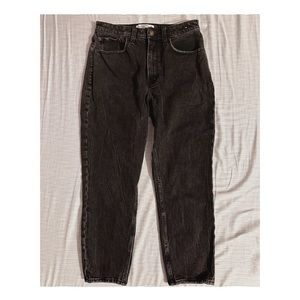 Abercrombie & Fitch curve love black denim mom jeans size 6 / 28, short length